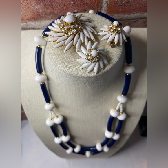 judy lee Nanette Jewelry - Judy Lee Navette White Milk Glass & Rhinestones Swirl Brooch w/set of earrings